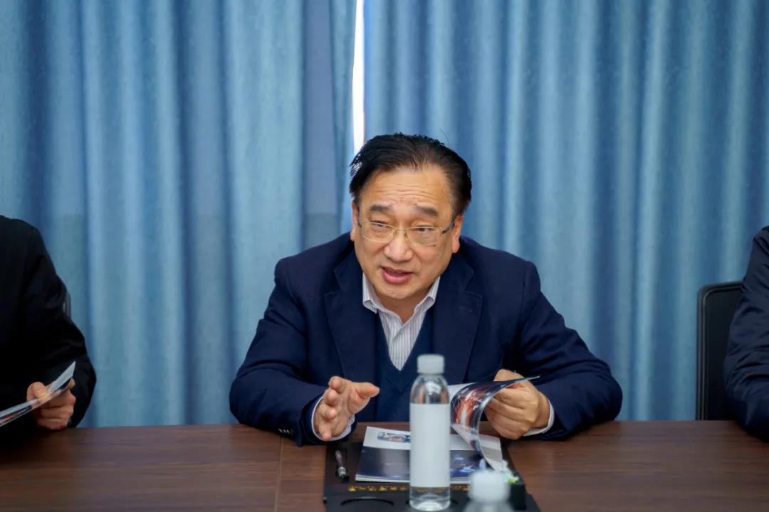 蘇州市人大常委會副主任沈國芳一行走訪調研蘇州冠科工業(yè)設備有限公司 蘇州市人大常委會副主任沈國芳一行走訪調研蘇州冠科工業(yè)設備有限公司